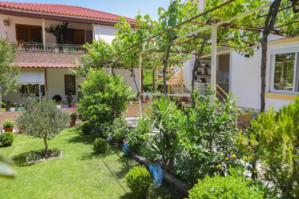 Cereni Guesthouse Берат Екстер'єр фото