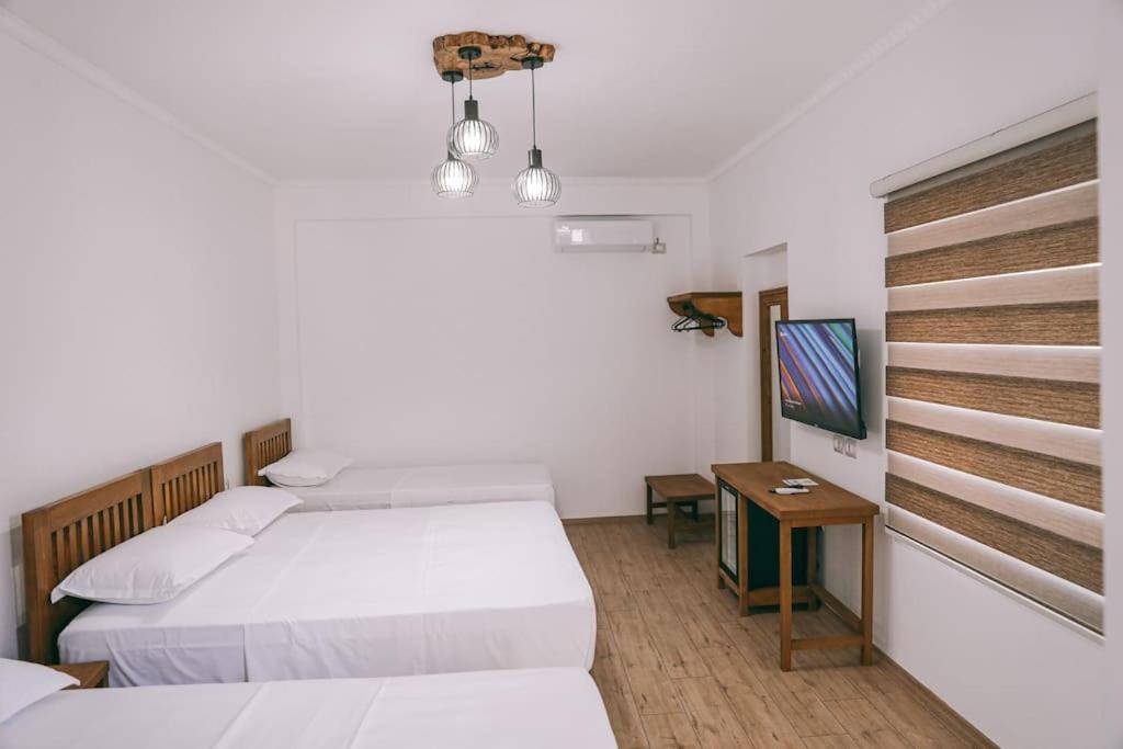 Cereni Guesthouse Берат Екстер'єр фото