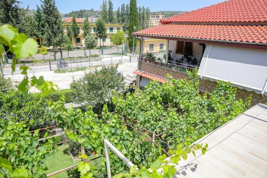 Cereni Guesthouse Берат Екстер'єр фото